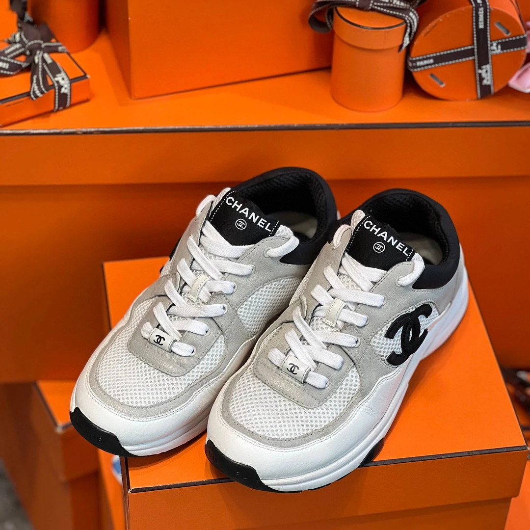 95新 Chanel/香奈儿 黑白熊猫拼色运动鞋 37.5码/公10500/150693