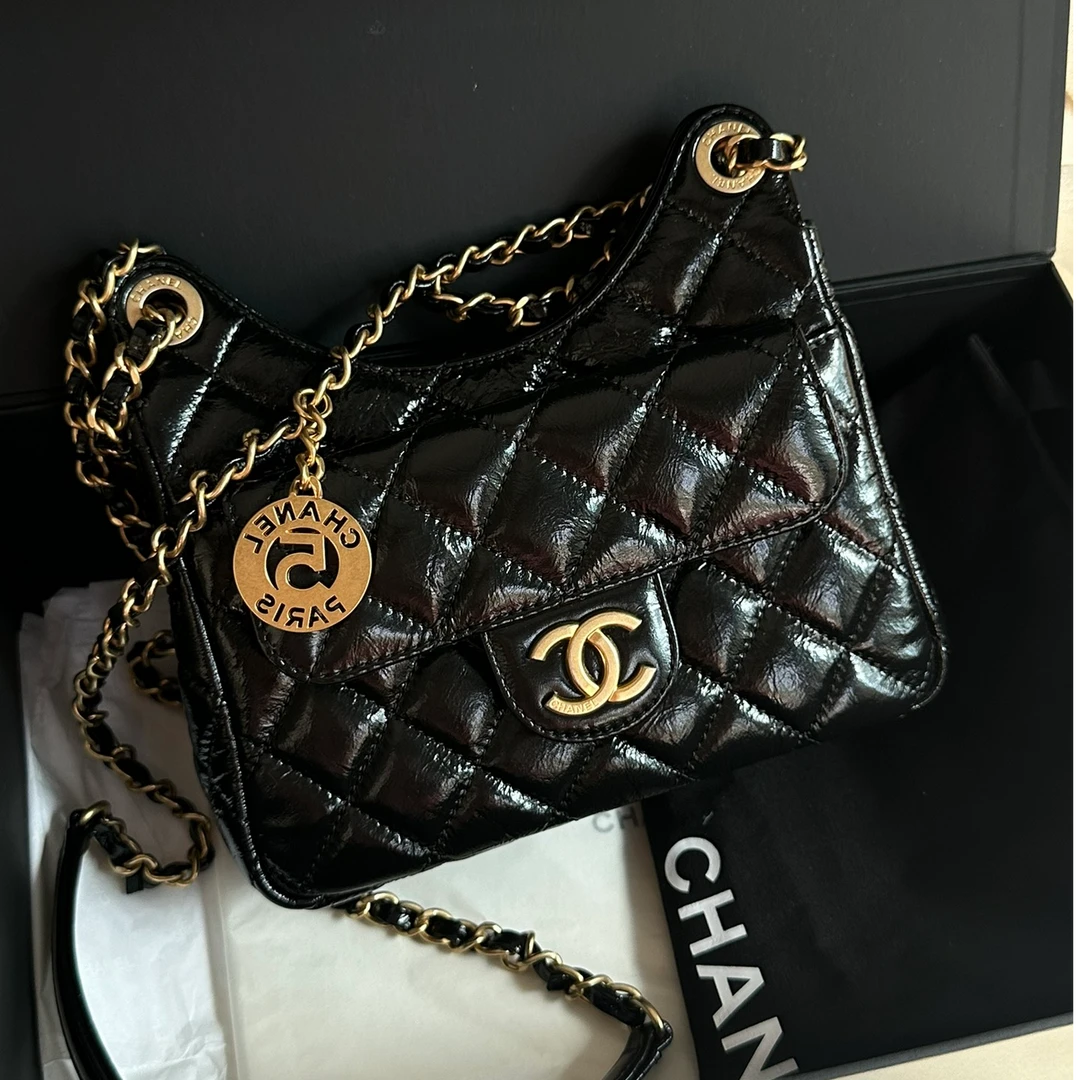 99新 Chanel/香奈儿 23C天猫精灵黑金亮面褶皱牛皮小号斜挎包/