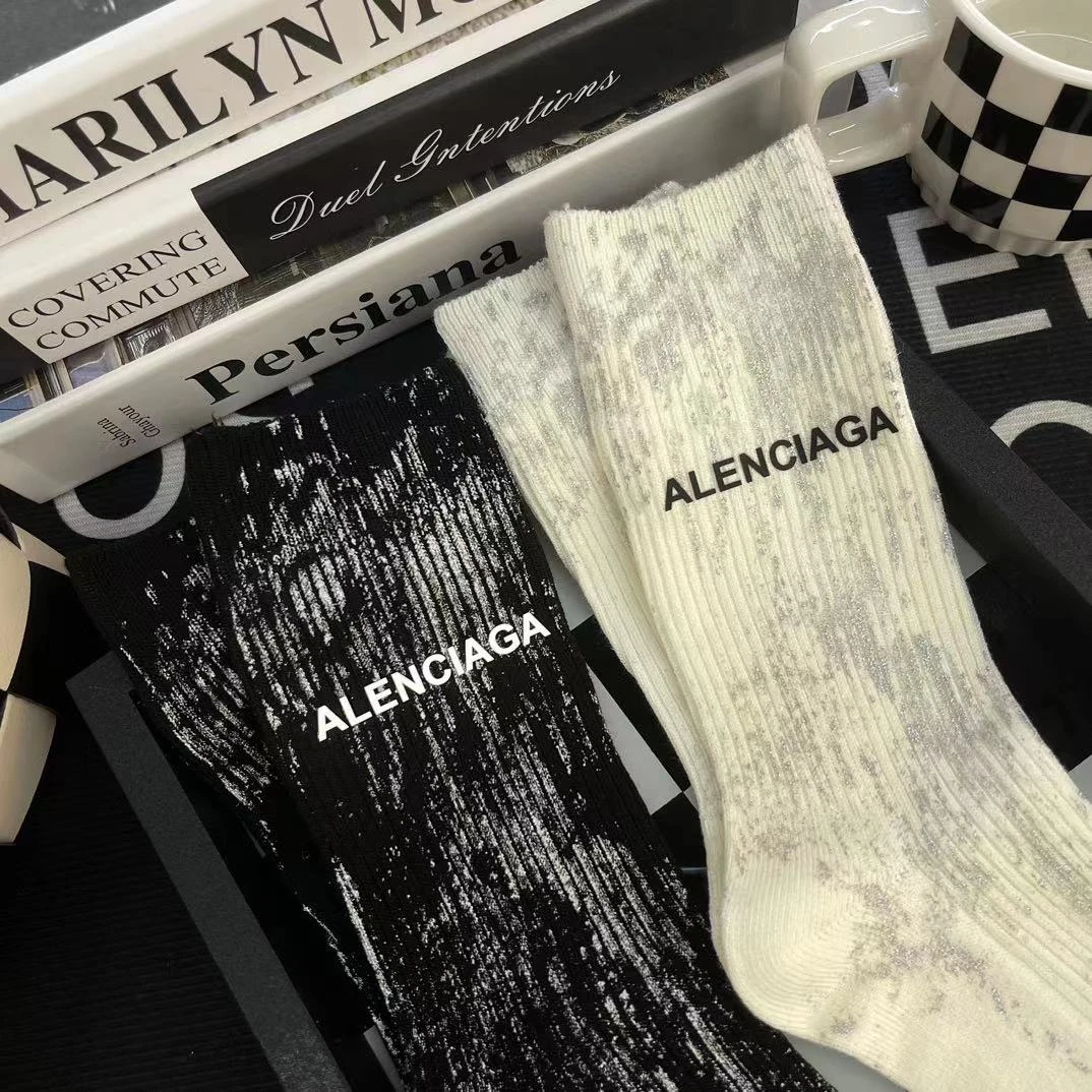 欧货早秋新款巴家字母泼漆款脏脏袜高颜值网红百搭同款中筒袜子