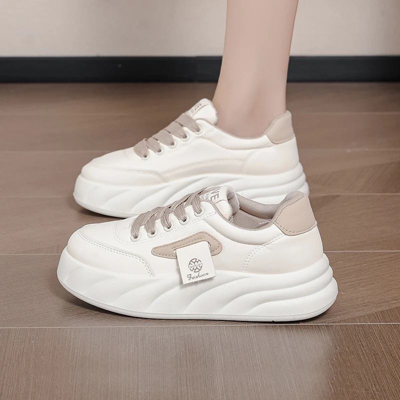 爆款设计感女鞋2024年新款夏季平底不累脚小白鞋秋季运动休闲板鞋
