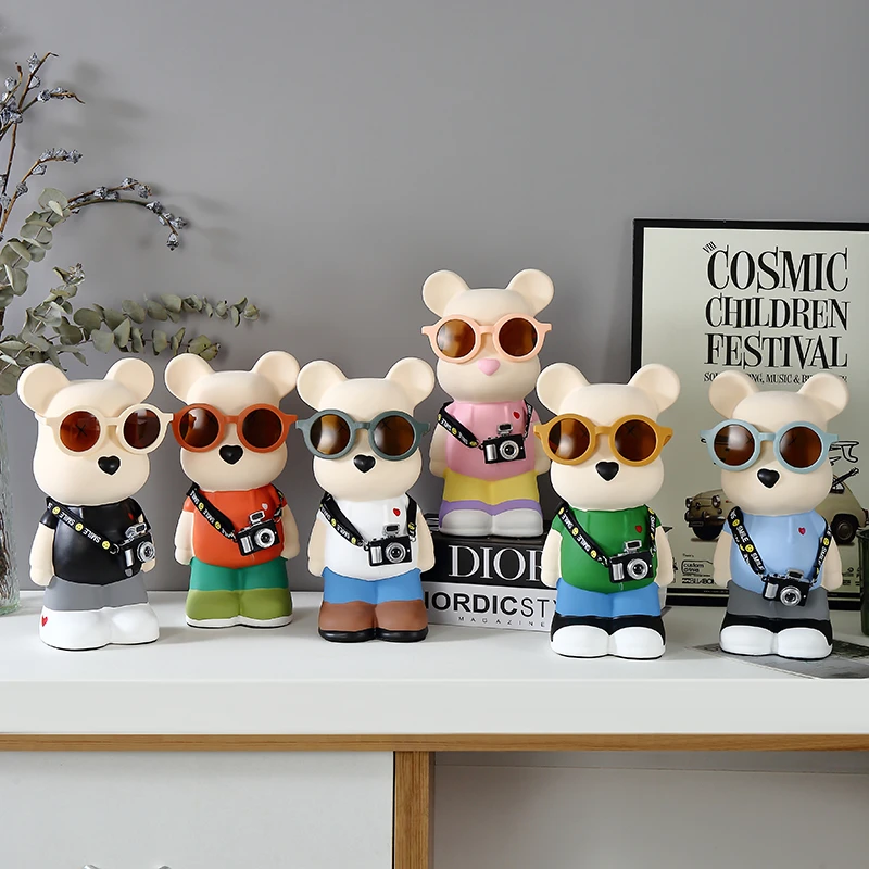 28cm网红旅行熊戴眼镜相机可爱小熊陶瓷彩绘潮玩客厅玄关酒柜摆件