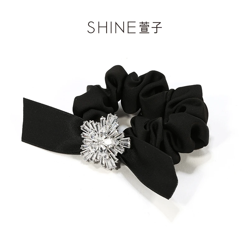 SHINE萱子气质优雅发圈