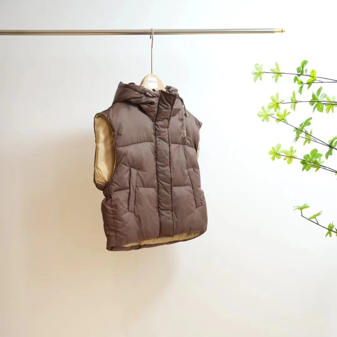 1-251-J咖色字母刺绣儿童连帽棉马甲