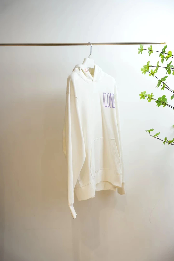 0930-白色紫英文字母印花休闲连帽卫衣（有无帽绳随机发）