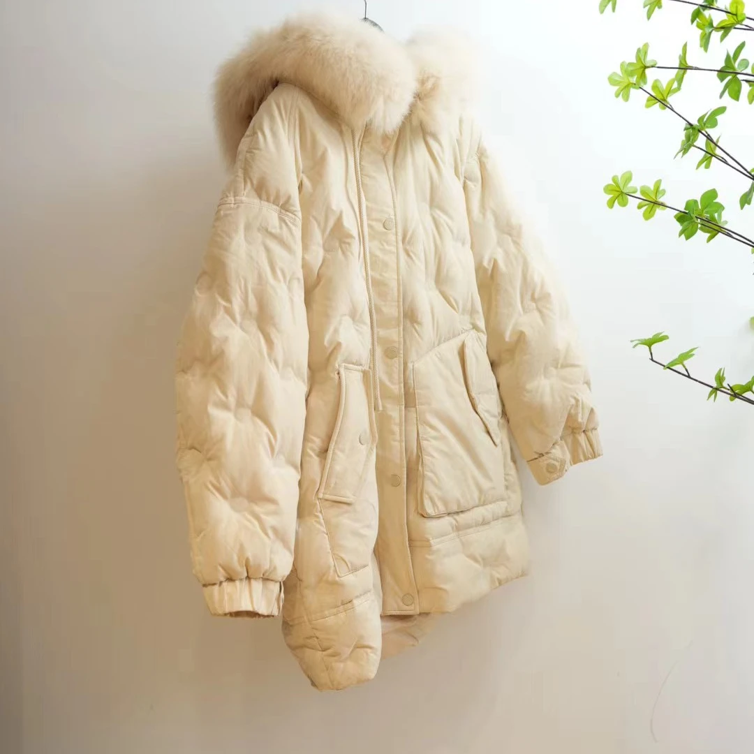 7765-浅卡其爱心压花毛领羽绒服