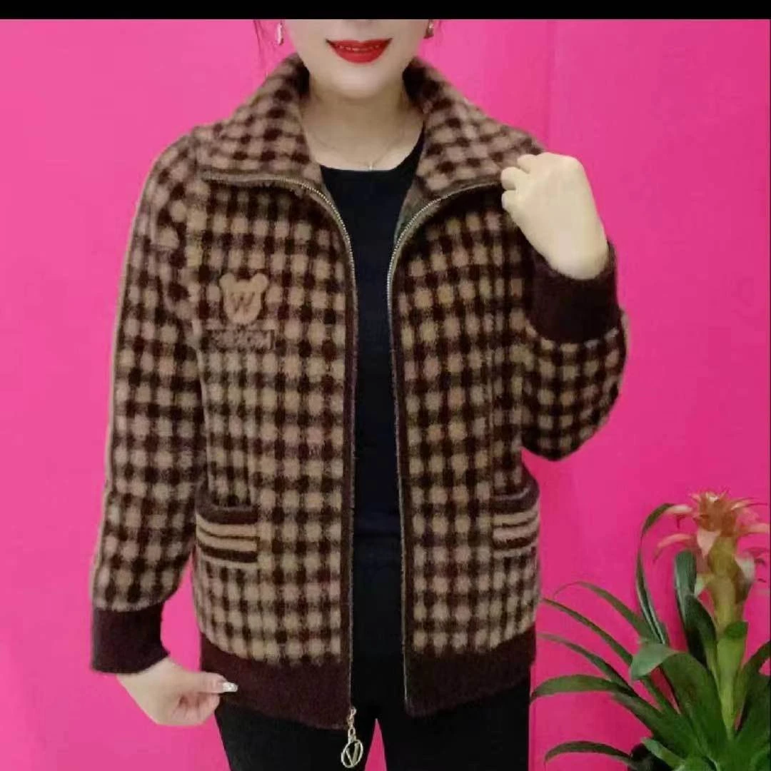 妈妈秋冬加厚仿金水貂短款外套洋气拉链新款中老年格子保暖上衣