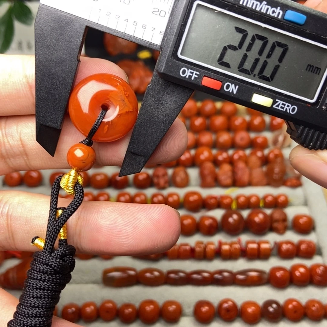 南红玛瑙配饰未镶嵌