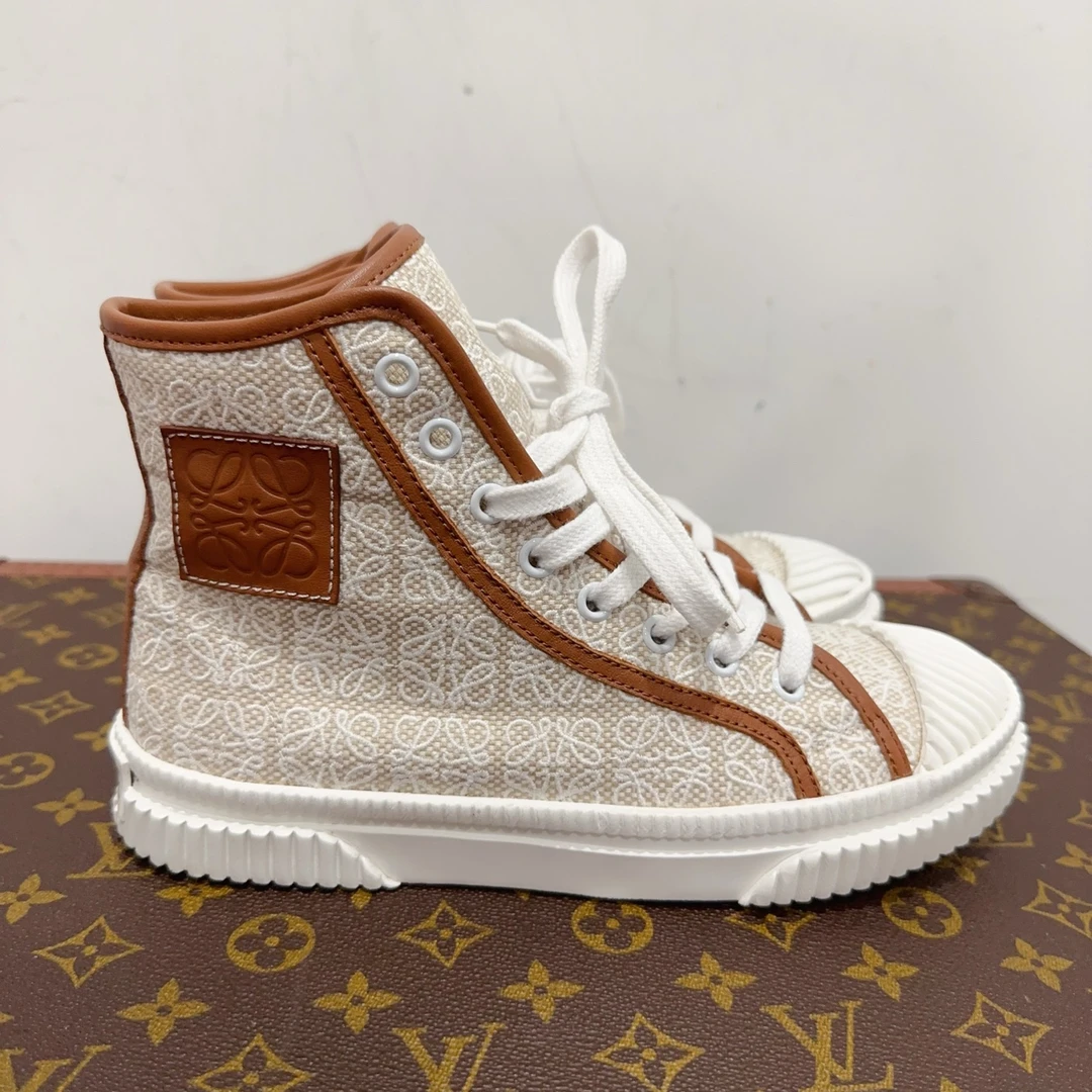 99新 LOEWE/罗意威 安洁利平底鞋码36成色直播为准GSS20312