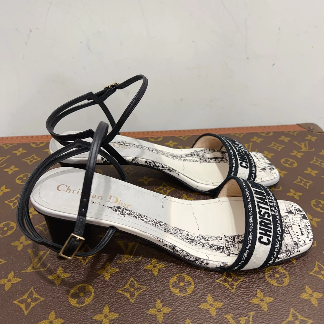 99新 DIOR/迪奥 安洁利严选凉鞋 尺码38.5成色看直播 GSS21648