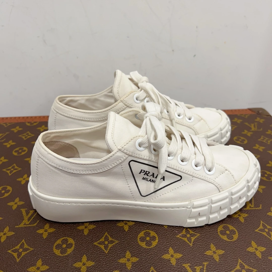 99新 Prada/普拉达 平底鞋 尺码36成色看直播GSL2611