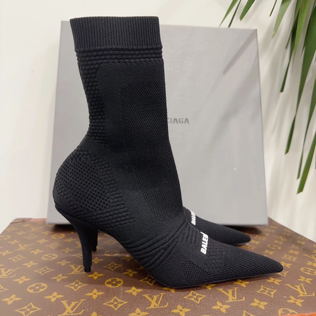 全新未使用  安洁利巴黎世家高跟袜靴/37成色以直播间为准GSS4193