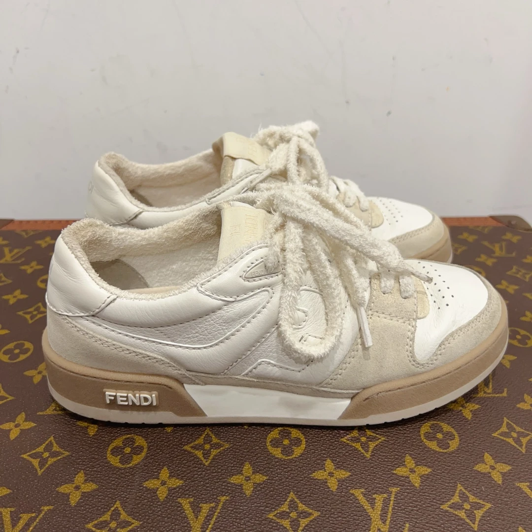 99新 FENDI/芬迪 安洁利严选平底鞋 尺码37成色看直播 GSS21758
