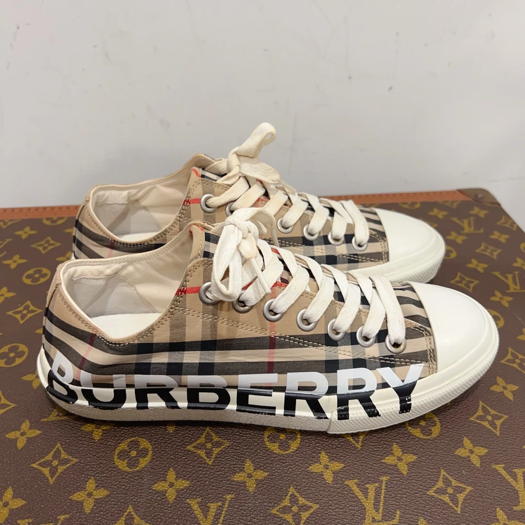 99新 BURBERRY/博柏利 平底鞋 尺码39成色看直播GSS22832