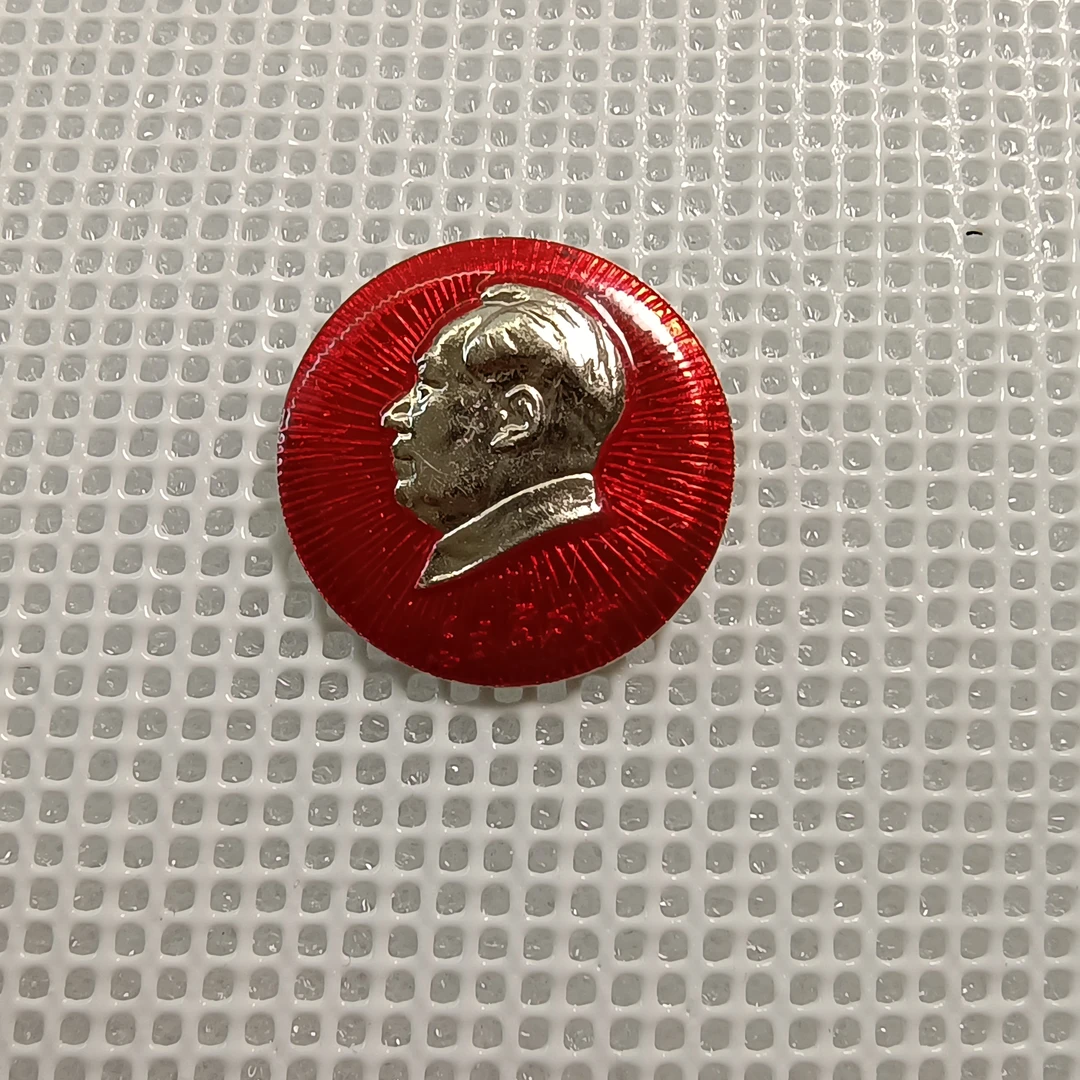文革时期主席像章，万岁题材，适合配带，包真包老，2.5cm左右徽章