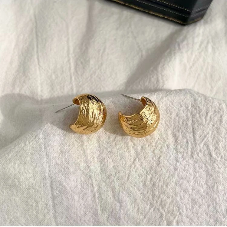 铜合金耳饰 FALAMI-R60简约拉丝肌理皱纹C字金球耳饰61-E4078金色