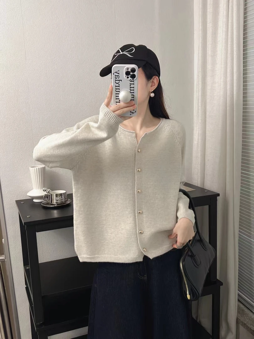 韩系慵懒风圆领单排扣针织开衫秋冬季新款宽松百搭小众毛衣外套