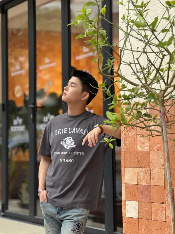 阔版T 48-50 白色 灰色 上身有型