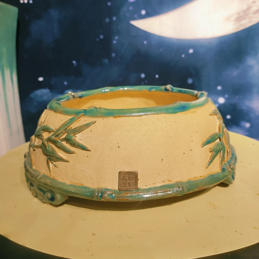 纯手工石湾盆， 上色是植物釉漆。尺寸高11.5公分，外口径21公分