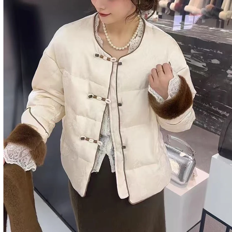 实体款冬季女外套等2024