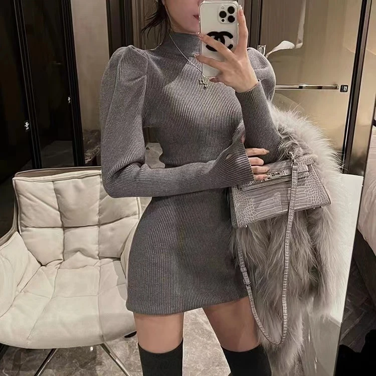 半高领针织连衣裙女秋冬2024新款设计感泡泡袖修身显瘦打底裙短裙