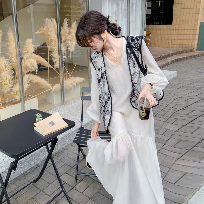 新中式国风水墨画马甲连衣裙女秋装搭配一整套气质清冷松弛感穿搭