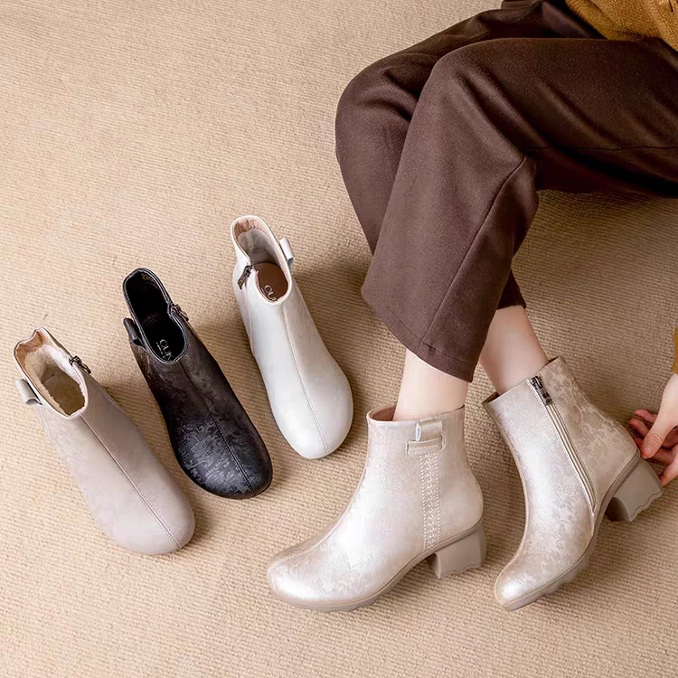 2024新年款秋冬粗跟中跟时装靴软底舒适百搭妈妈鞋民族风短靴2003