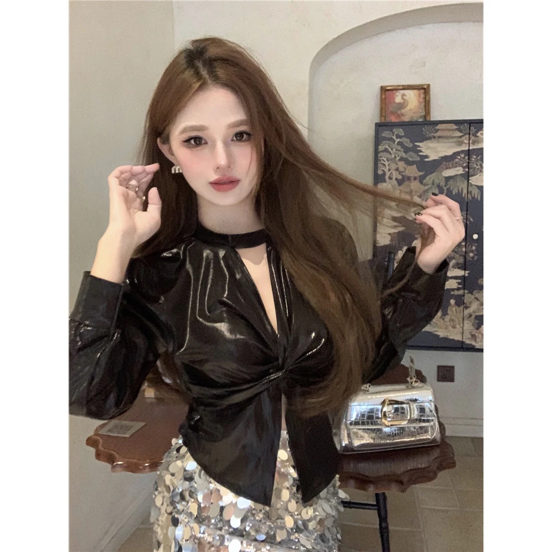 甜辣妹挂脖v领扭结开叉打底衫女内搭设计感别致修身长袖上衣气质