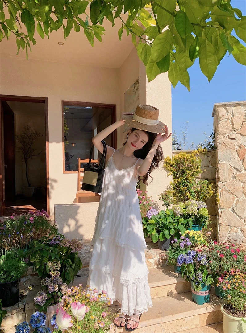 2025夏季蕾丝吊带连衣裙女V领温柔气质中长款海边吊带裙长裙