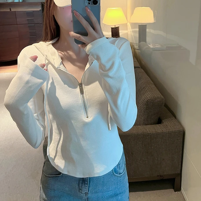 白色正肩连帽打底衫女秋t恤长袖弧形下摆设计感上衣修身洋气女装
