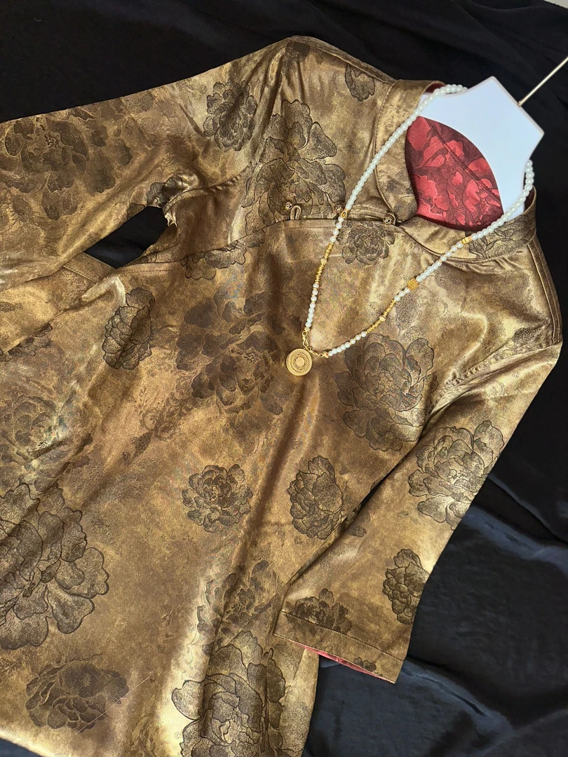 2408-常熟新中式秋季两面穿重磅复古斜襟气质贵气金色连衣裙