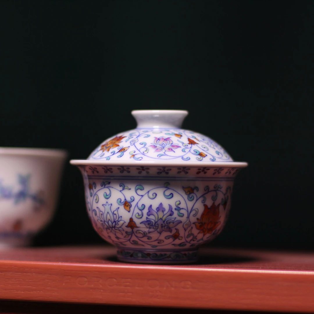 景德镇高温手工手绘青花缠枝莲斗彩盖碗