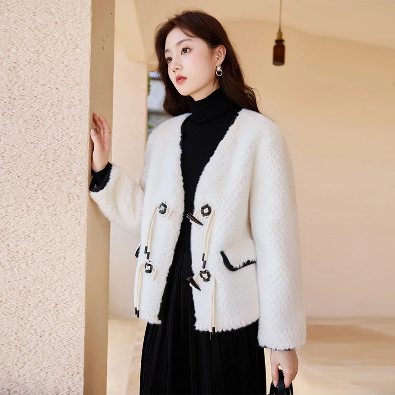 【直播专享】W834011短外套 香影牛角扣毛毛外套女2024冬季新款颗