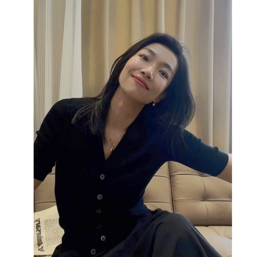 【Rumi小店】花瓣扣 夏季小香风显瘦透气V领针织衫中袖上衣3439ks