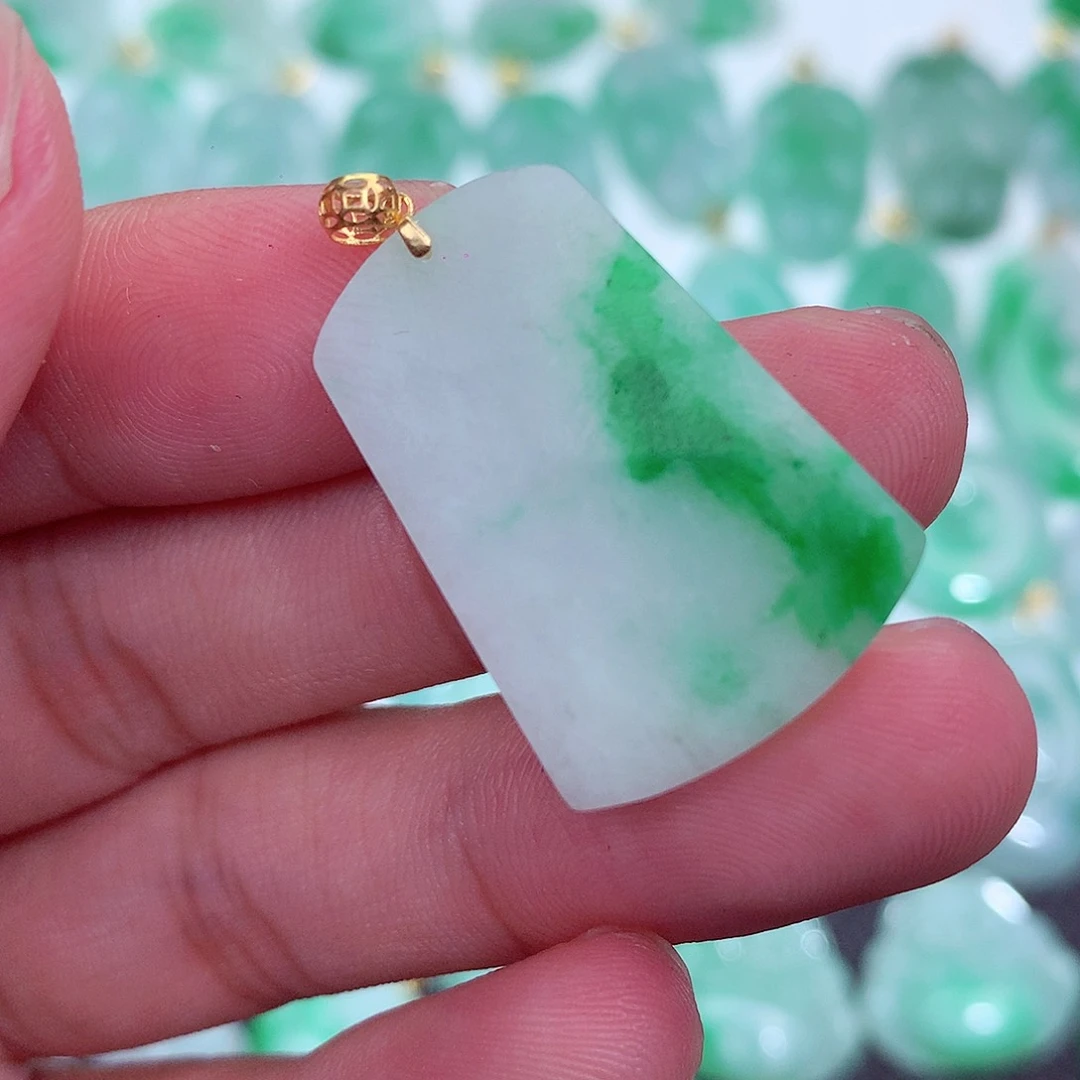 翡翠颈饰18K金镶嵌翡翠