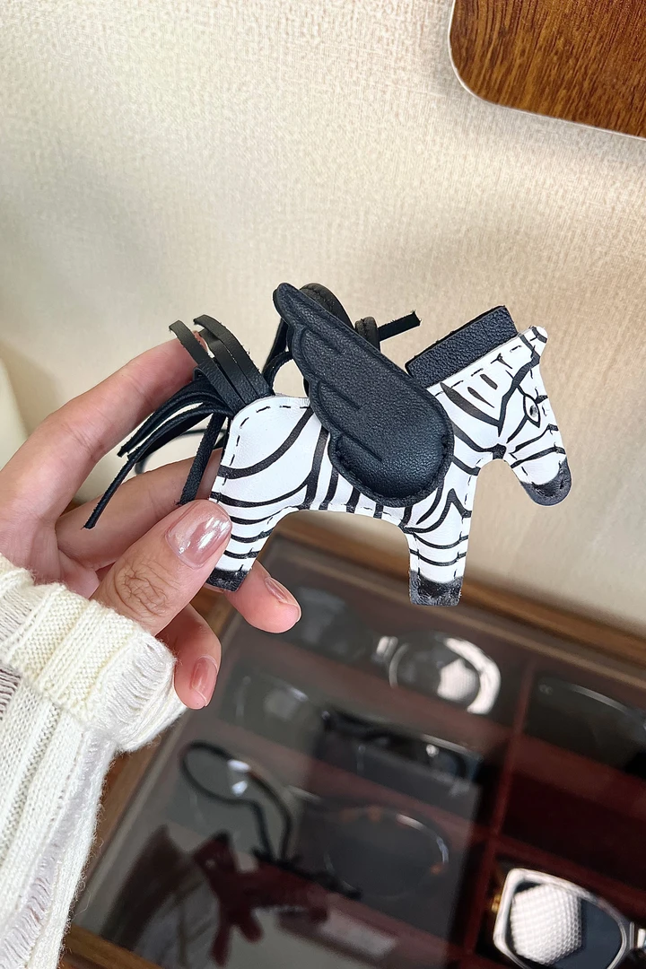 YuFences/与樊 · 原创设计  真皮高定单肩斜挎包    ＃5300 小斑马