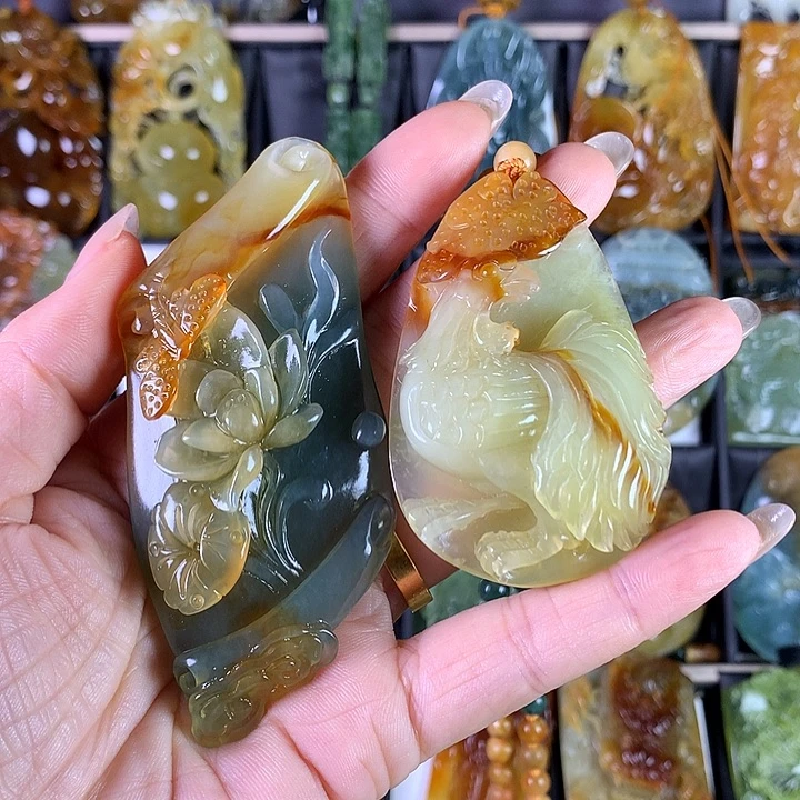 岫玉吊坠(赠链)未镶嵌金**私