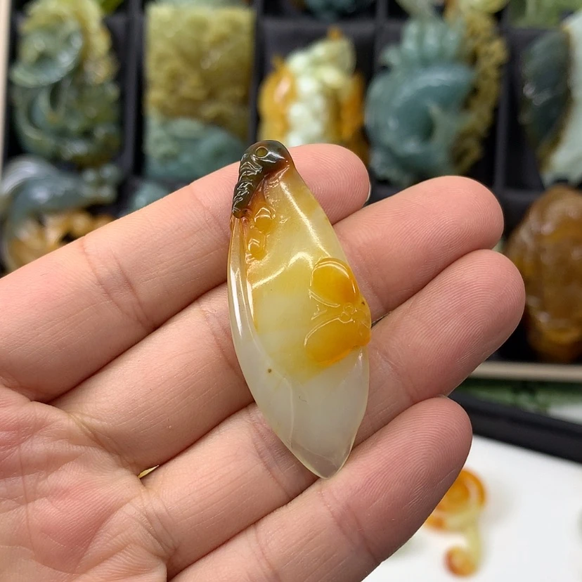 【闪购商品】蛇纹石玉颈饰未镶嵌梦*?
