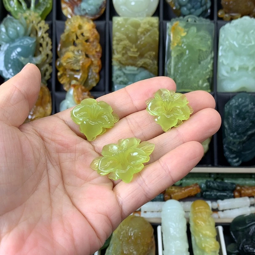 【闪购商品】蛇纹石玉颈饰未镶嵌我****?