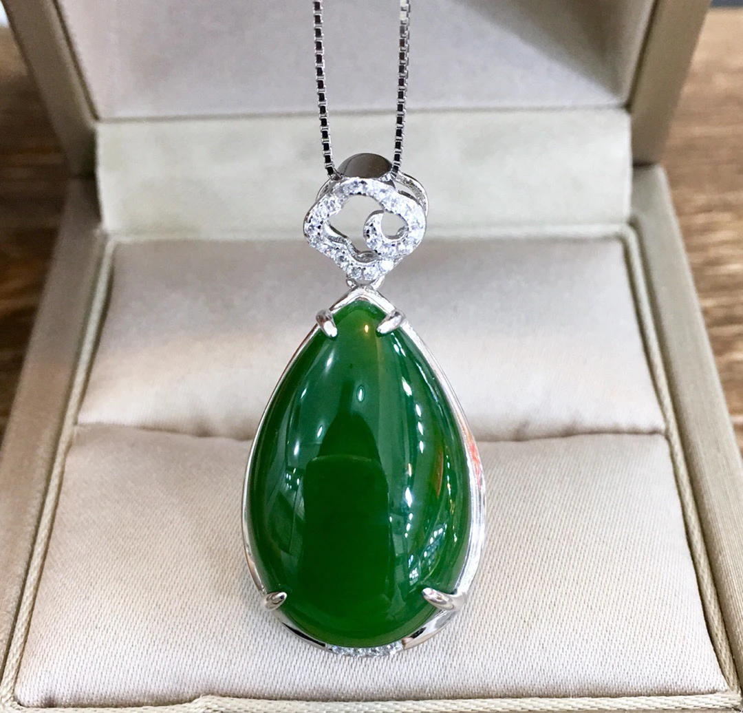和田碧玉菠菜绿s925银镶嵌水滴吊坠时尚气质