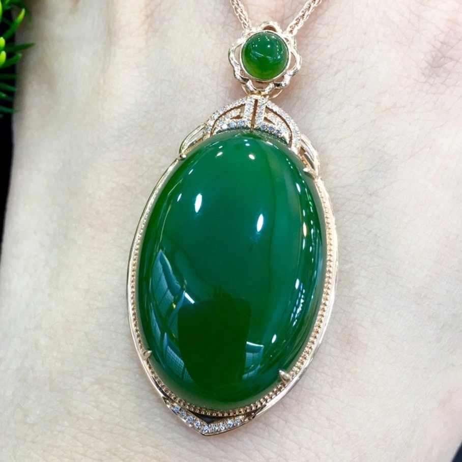和田碧玉18k金镶嵌蛋面吊坠（赠送精品银链）菠菜绿时尚