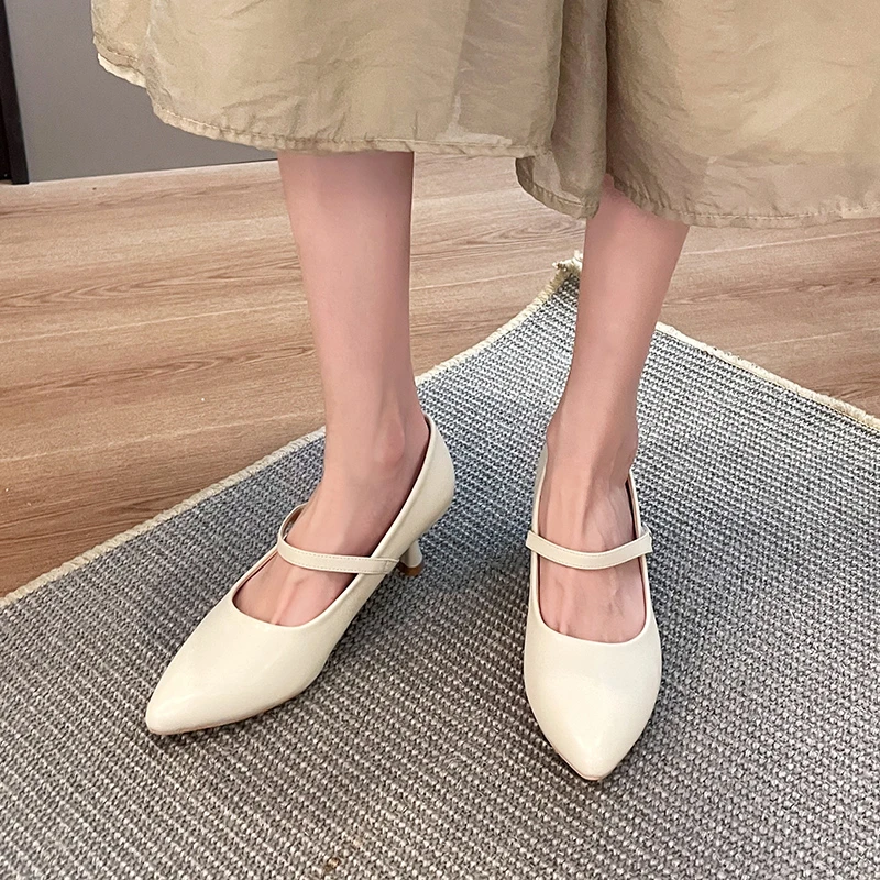 胖MM加肥加宽尖头细跟大码女鞋复古玛丽珍单鞋宽脚胖脚高跟鞋4143