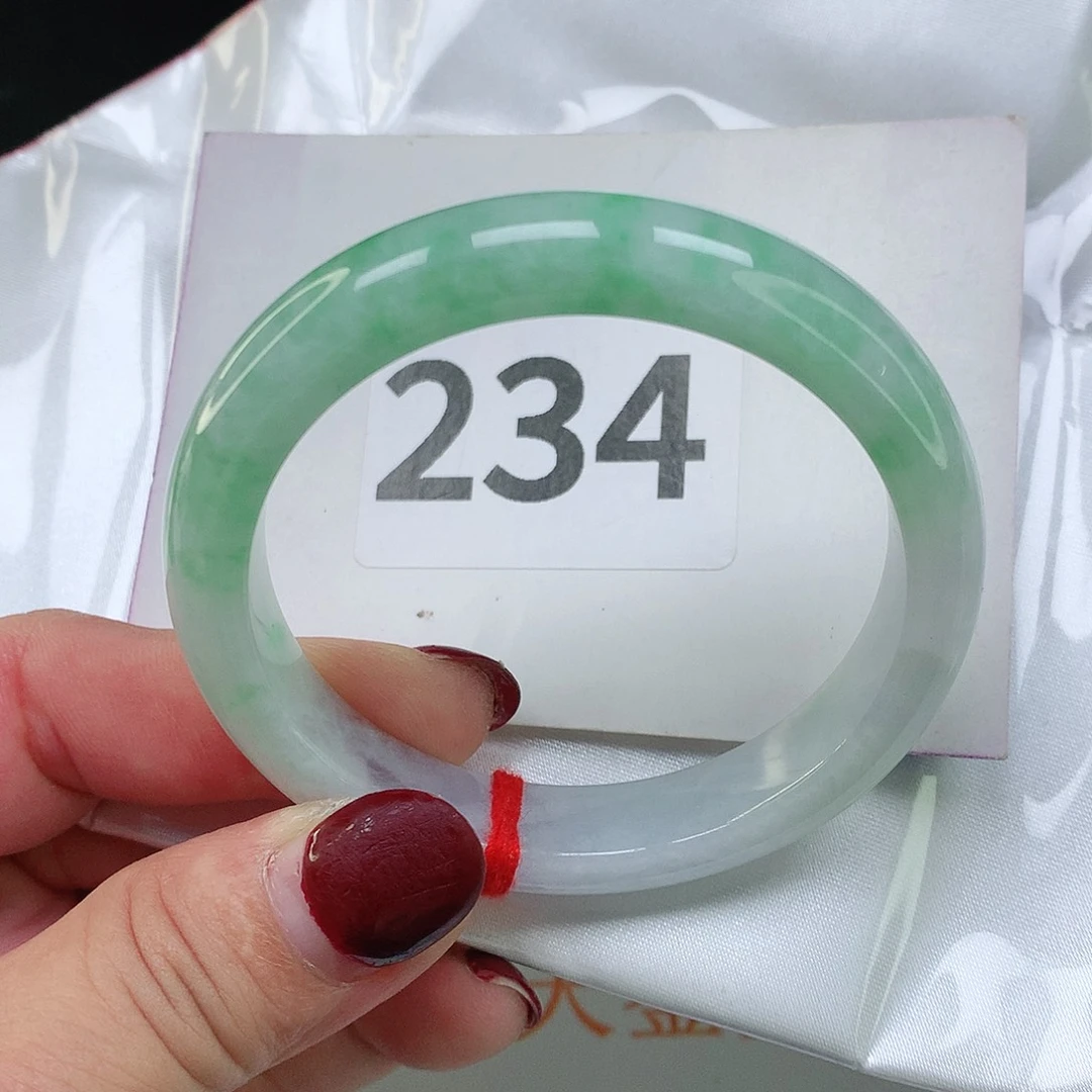 翡翠手镯未镶嵌天然翡翠