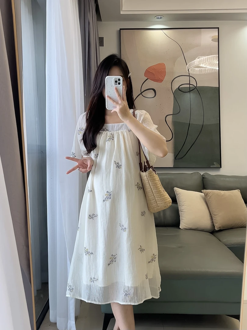孕妇装夏季新款时尚气质刺绣方领显瘦中长款孕妇连衣裙女温柔裙子