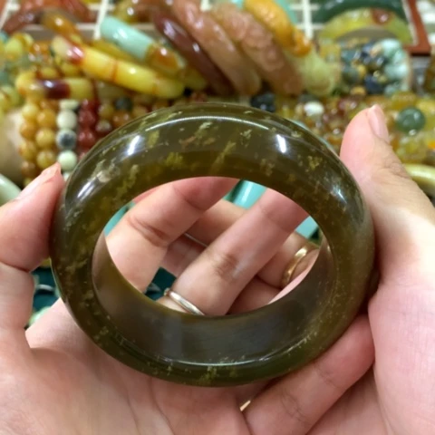 蛇纹石玉手镯57+未镶嵌