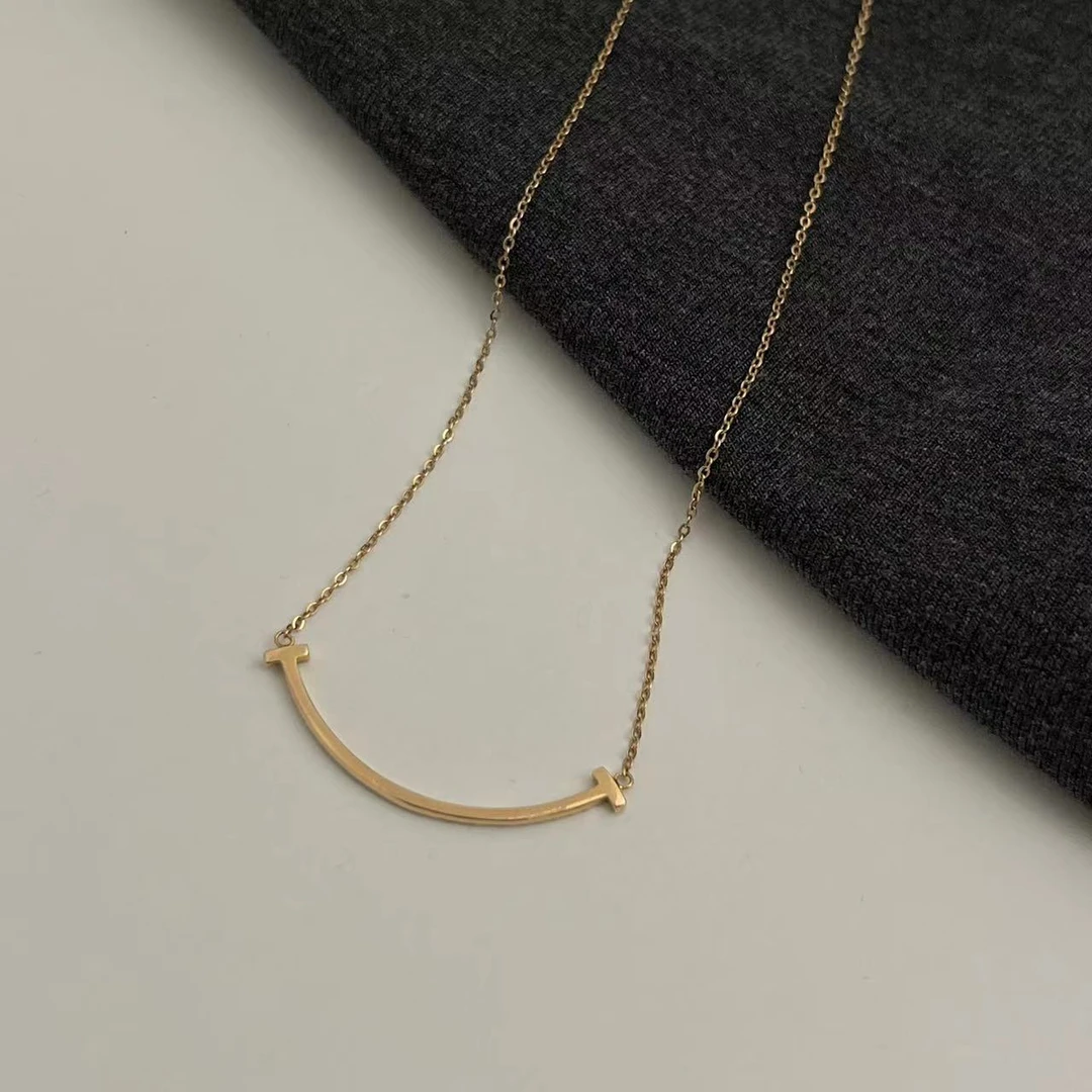 轻奢锁骨笑脸项链