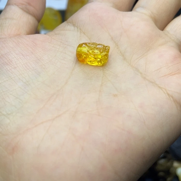 【闪购商品】琥珀颈饰未镶嵌
