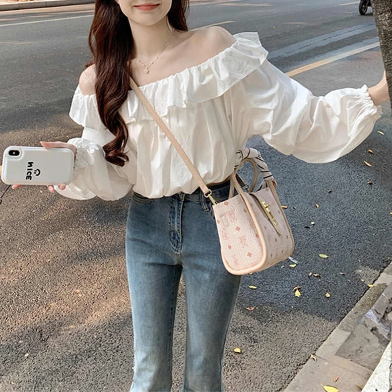 法式气质露肩泡泡袖上衣女春季新款甜美温柔荷叶边一字领长袖衬衫