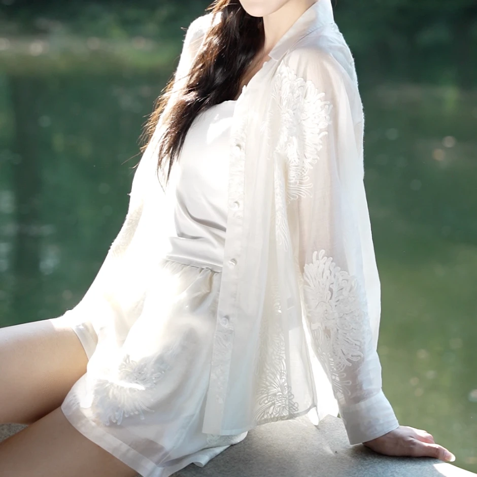 2025年新中式度假风套装国风刺绣衬衫短裤2件套纯色绣花白衬衣