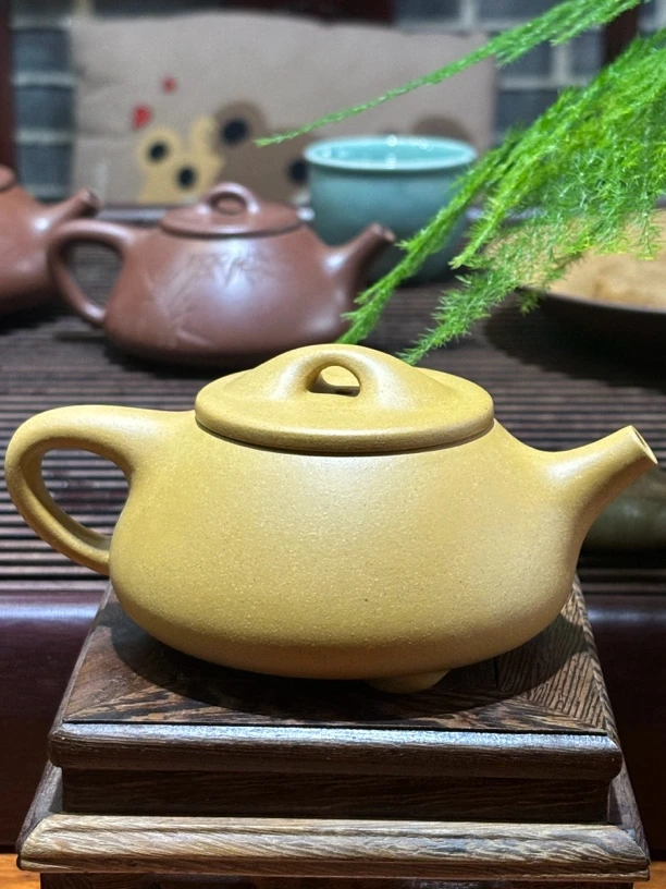 宜兴紫砂原矿黄金段《㬌舟石瓢壶》