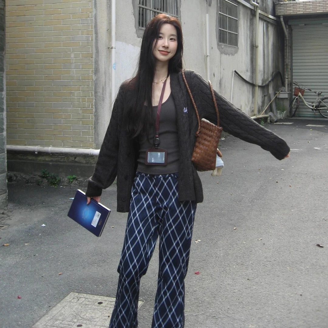 日系复古设计感直筒休闲裤女2025早秋新款高腰显瘦格纹微喇裤子